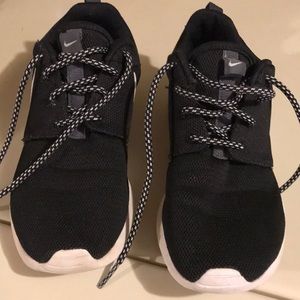 Nike running shoes size 6